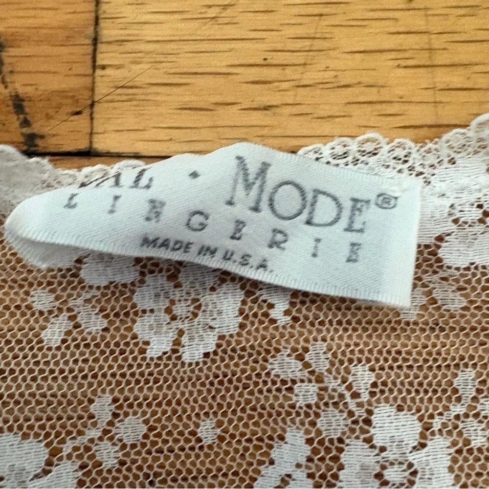 Vintage Val Mode Lingerie Lace Cover Up Size Medium